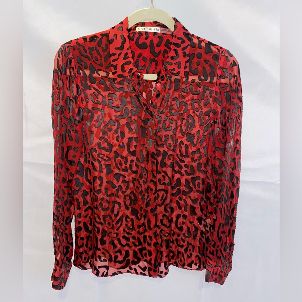 Alice & Olivia red and black leopard print silk blouse. size Medium